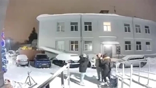 لحظه کتک کاری مرد روسی با همسر و معشوقه اش