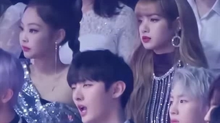 ترسیدن جنی و لیسا - بلک پینک blacpink