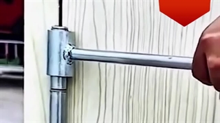 رگلاژ درب چوبی با ابزاری خاص