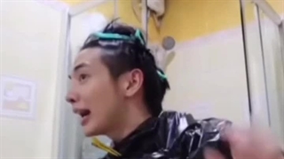 من وقتی تصمیم میگیرم خودم موهامو کوتاه کنم:(لازمه تاکید کنم این غلطارو ساعت 12 به بعد میکنم..):