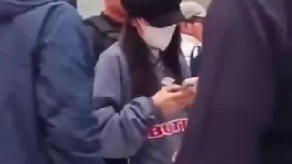 جیسو درحال فیلمبرداری سریال boyfriend on demand در فیلیپین دیده شده~