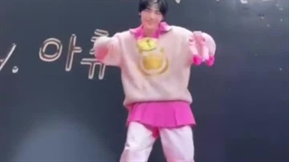 استوری اینستاگرام مینهو با جونگین به مناسبت تولدش متن: مکنه، تولدت مبارک (کپشن)