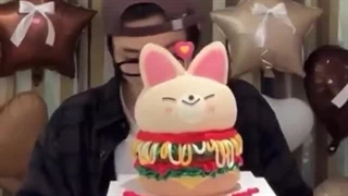 جونگین: همیشه از این‌که آن‌قدر از تولدم لذت می‌برید و بهم کلی تبریک میگید احساساتی میشم. ازتون کلی ممنونم