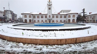 بازار رشت در برف پاییزی