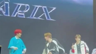 بچه هام فن میتینگ داشتن عرررر خیلی باحالن کلی کلیپ اومده ازشون ولی نمیتونم بزارم خیلییییی زیادنT_Tموهای قرمز زی هنگ رو دیدین؟؟