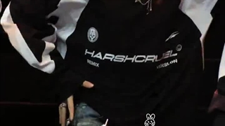 چی شد؟پنتورم دلبری میکنهههه برام قلب نزاشتن که این بچه ها