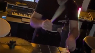 کاور آهنگ ساسی توسط حسن مهدوی با پرکاشن دیجیتال ریتم بندری