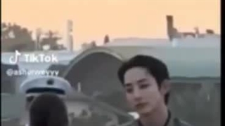 ⁀  منتشر شده از جیسو و لی‌ سو هیوک سر ست فیلم برداری سریال ” boyfriend on demand “ این سریال قراره سرتاسر سوپرایز باشه