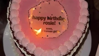 آپدیت اینستاگرام رزی پشماممممم اون کیکش چه باحال بودددد عررر