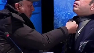 شوخی‌های رضا عطاران و عباس جمشیدی‌فر با کراوات عطاران