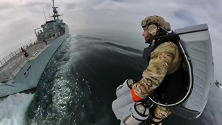 جت پوشیدنی که در اختیار ارتش بریتانیا قرار گرفته است