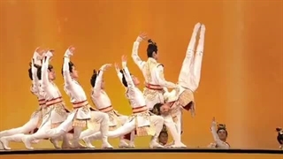 نمایش وقار و شکوه جوانان چینی با اجرای رقص «چی‌لین» در شب‌نشینی جشن فانوس سی ام جی