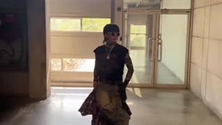 اول اینکه بعله دوستام با مشاوره من میرن تو چاه...دوم استایلیست اینارو زنده میخوام!اخه نامسلمون این چه ریختیه برا اینا درست کردی!