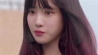 فقط منم که احساس میکنم این دختره یکم شبیه رورا عه