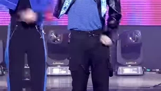 فنکم فلیکس در اجرای آهنگ chk chk boom از استری کیدز ( درخواستی )