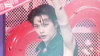 فنکم فلیکس در اجرای آهنگ case 143 از استری کیدز ( درخواستی )