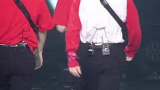 فنکم فلیکس در اجرای آهنگ domino از استری کیدز ( درخواستی )