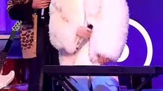 فنکم فلیکس در اجرای آهنگ topline ( درخواستی )