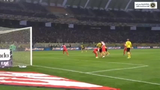 فیلم کامل صحنه جنجالی میلاد زکی‌پور در بازی پرسپولیس - سپاهان