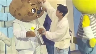 به کوکا چیکار داری پسرک تخس؟؟