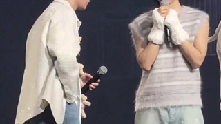 لینو:[ خیلی لاتی] دوستت دارم. لیکسی: [ نتونست جواب بده ] اوه اوه..