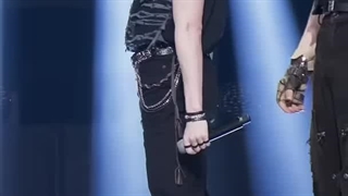 فنکم بنگ چان در اجرای آهنگ chk chk boom از استری کیدز ( درخواستی )