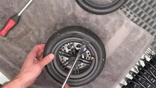 نحوه تعویض لاستیک اسکوتر برقی صندلی دار آموزش