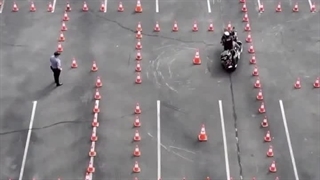 آزمون گواهینامه پلیس موتورسوار در آمریکا