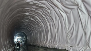 نصب ژئوتکستایل و غشاهای ضدآب در تونل‌ها