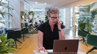 English for Tourism Professionals: Dialogue: Tour Guide Theresa Handles a Customer Complaint