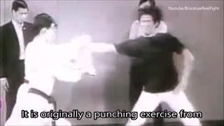 اجرای تکنیک مشت یک اینچی توسط بروس لی