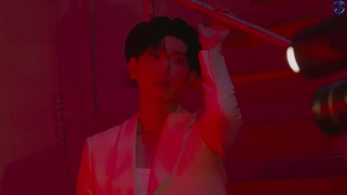 تماشای پشت صحنه‌ی فتوشوت مجله DICON با بکهیون با زیرنویس فارسی چسبیده