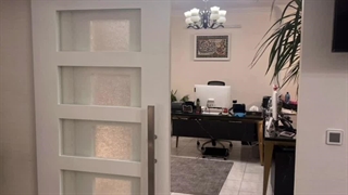 درب کشویی اداری چوبی شیشه خور سپاهان درب