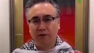 سفیر ژاپن در عراق سرود فلسطین را می‌خواند.