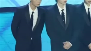 Best Boy Group Popularity Award در D Awards!