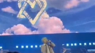 اجرای آهنگ you از جین جین با همراهی اروها در فن کنسرت سولوش