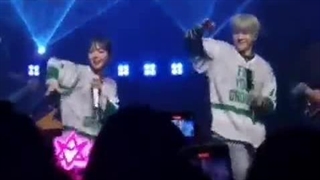 اجرای آهنگ wave in my heart از جین جین و یوجونگ در فن کنسرت سولوش