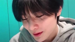 کامنت: ”جلوی استی کیوت رفتار میکنی؟ ”