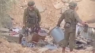 سرقت اموال فلسطینیان در مناطق بمباران شده توسط نظامیان صهیونیست