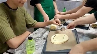 تهیه شیرینی با تزئین به صورت گروهی | آموزشگاه آشپزی و شیرینی پزی ندا (قسمت دوم)