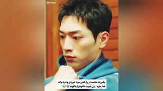 همه فرار کردن ، فقط اونی که رفت کنار عروسکه نشست که بگه...‹من عروسکم› وااااییییی:خنده: عجب قسمتی بود این قسمتش:خنده: