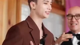 مجدد تکرار و تاکید میکنهGay kids!!! بچه برا خودتون ابرو نزاشتی انقد تکرار نکن اینو