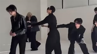 بازی چالش نزار ازت عکس بگیره انهایپن در elle Korea (باز جی منو مظلوم گیر آوردن انداختن وسط :اشک:)