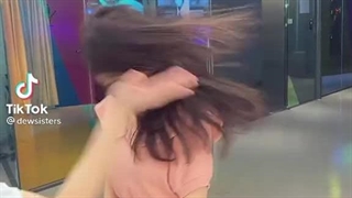 فقط صورتش چقدر داره حالا میکنه اونجا