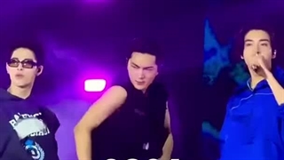 Future of k-pop....رکورد های انهایپن در کی پاپ...اولین بودن به عنوان کی پاپ گروه که تونسته بهشون دست یابن...