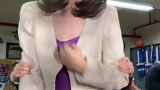 وقتی سی ان لباس زنونه میپوشه در پشت صحنه فستیوال سریال جواهر بخش ای