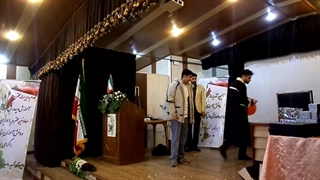 اجرای شعبده بازی منتال در جشن دبیرستان