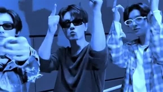 وضعیت انجین  این شکلی پروفایلا ابی  ویدیو ها ابی عکسا ابی اموجیا همش ابی قلب .. استریم loose  رو یادتون نره هنوز 24 ساعت رد نشده