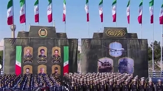 سرود واحدهای نمونه ارتش در جوار حرم امام خمینی(ره) 29 فروردین 1404