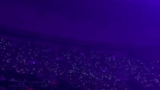 بیلینکا دارن اهنگ stay رو تو کنسرت میخون(: